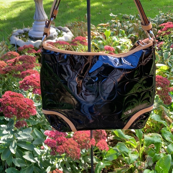 Coach patent leathershoulder bag. EUC with box and dust bag - Picture 8 of 9